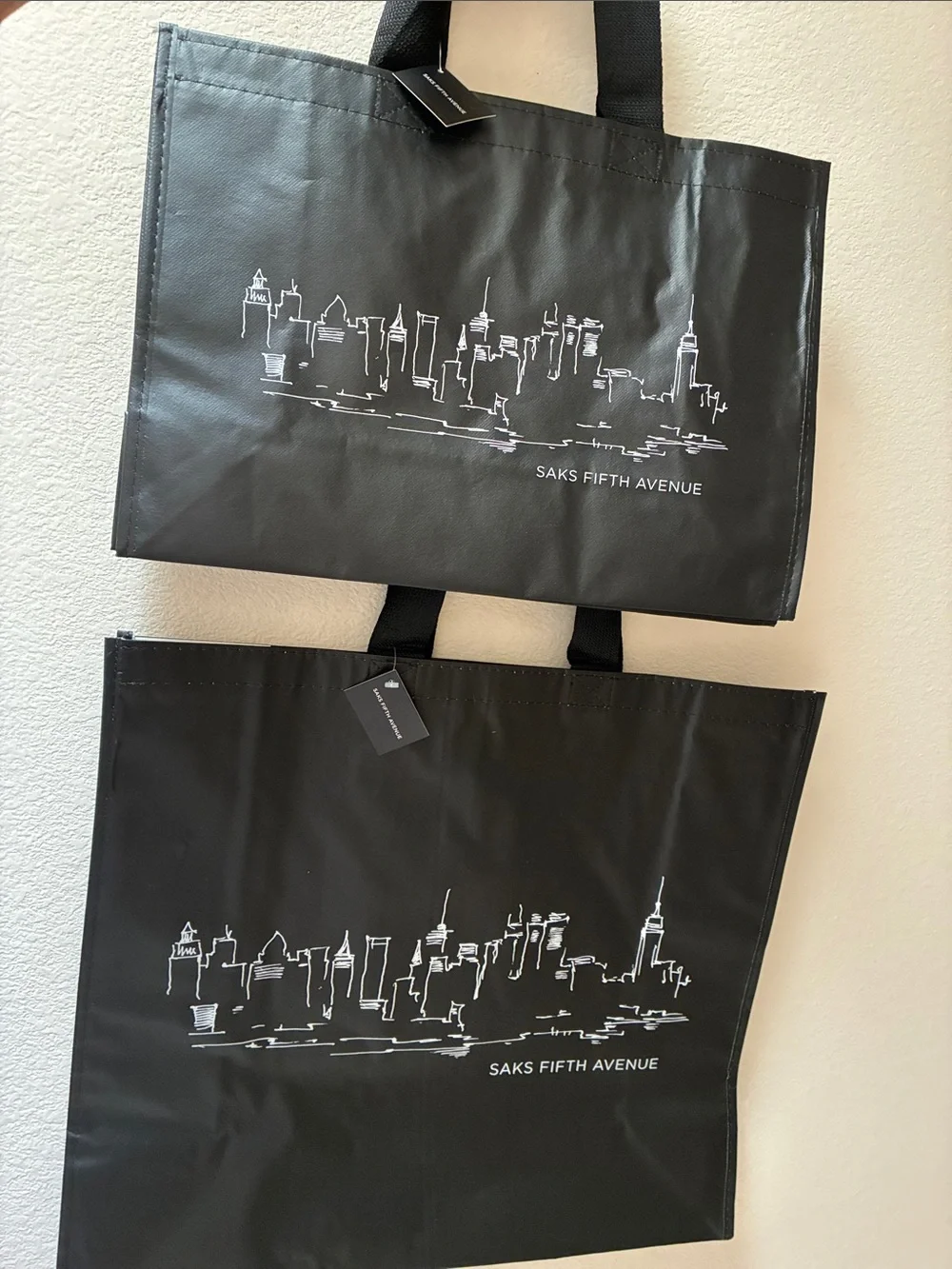 Saks Fifth Avenue TWO (M&L) Reusable shopping bag with White City Skyline